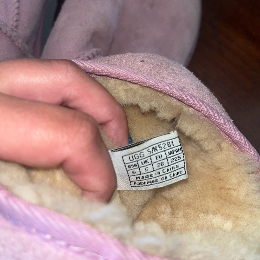 Pink uggs - Picture 4 of 4